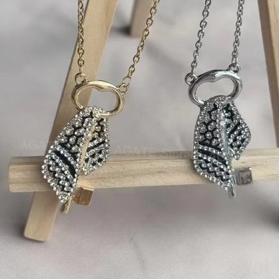 Kufiya Shape Pendant Necklace